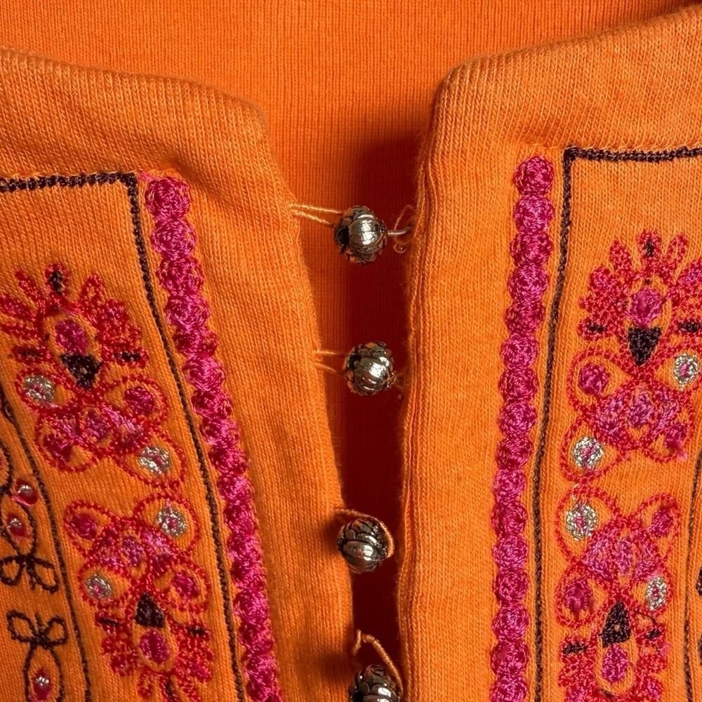 St. John’s Bay Embellished T-Shirt Women XL Orange Embroidered V-Neck - Picture 5 of 9